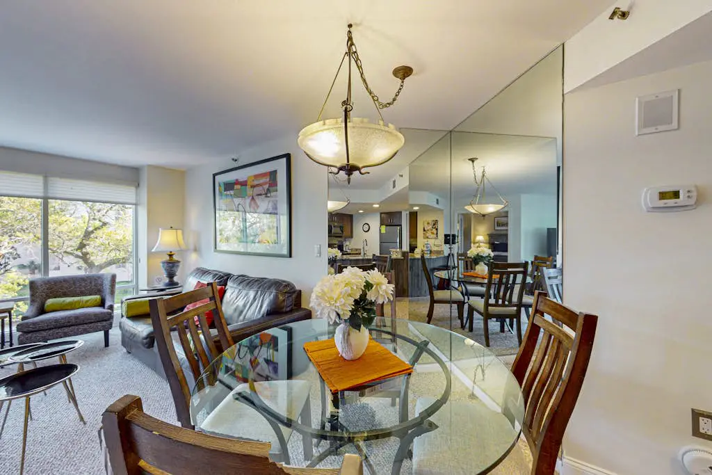 Island condo w/ beach access and balcony view - close to golf