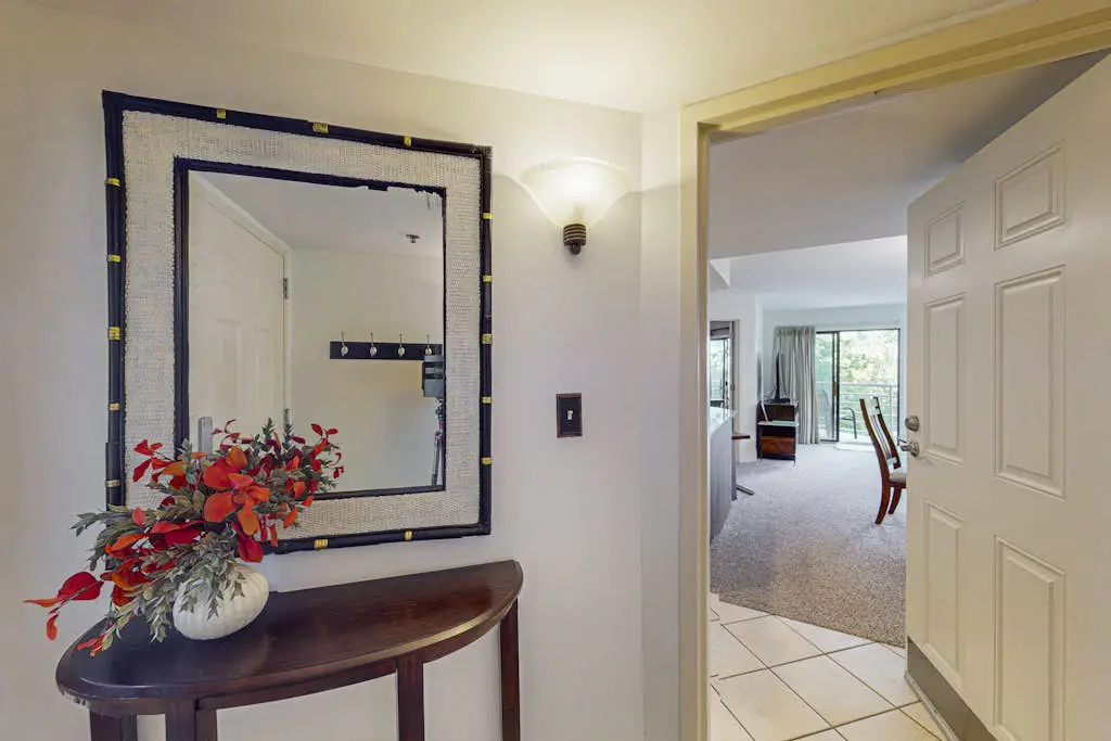 Island condo w/ beach access and balcony view - close to golf