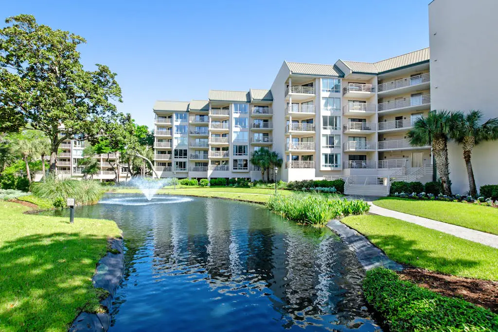Island condo w/ beach access and balcony view - close to golf