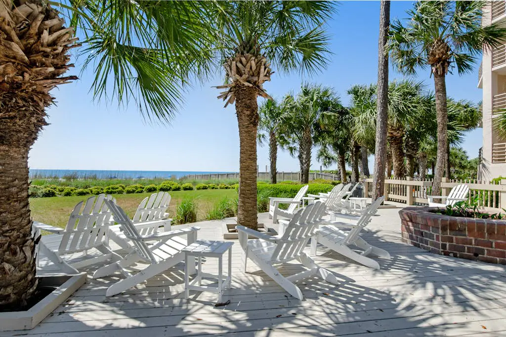 Island condo w/ beach access and balcony view - close to golf