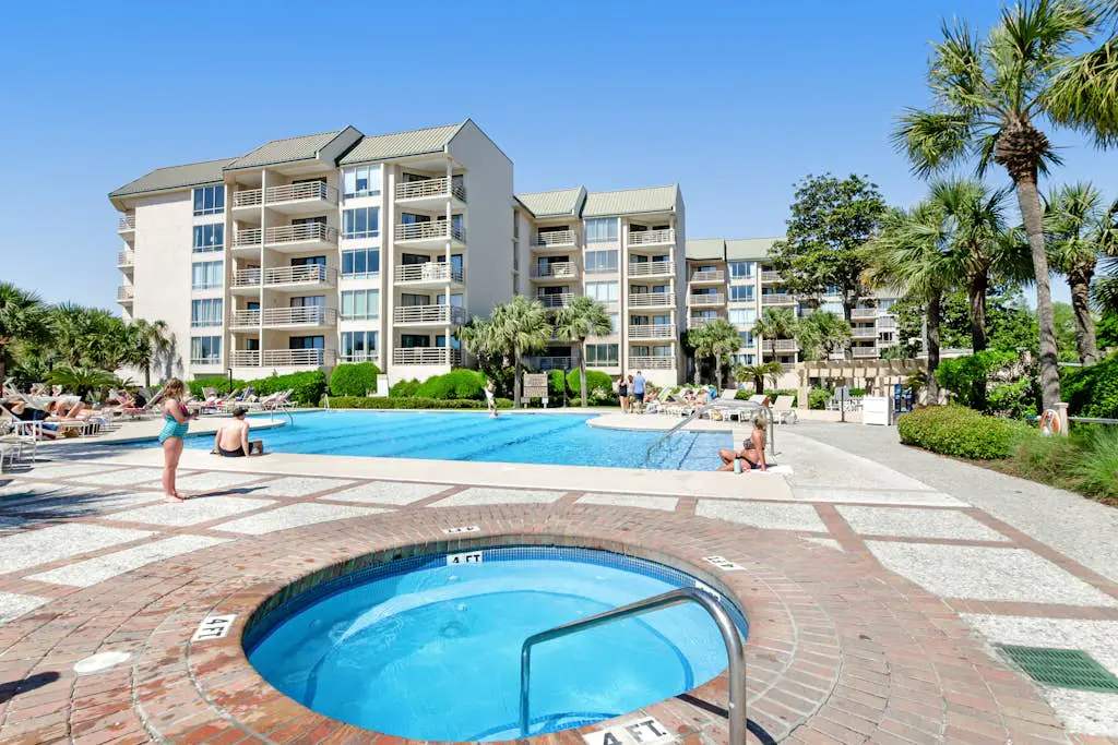 Island condo w/ beach access and balcony view - close to golf