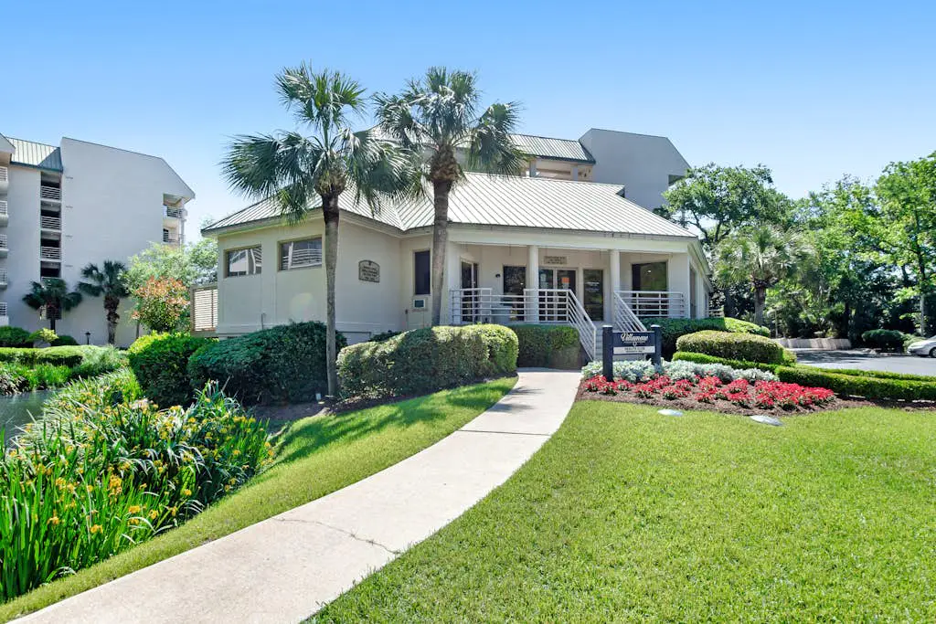 Island condo w/ beach access and balcony view - close to golf