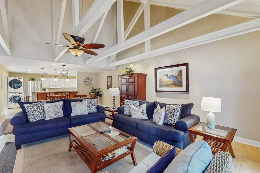 Family-friendly condo w/ a furnished deck & shared pools - near golf & shops