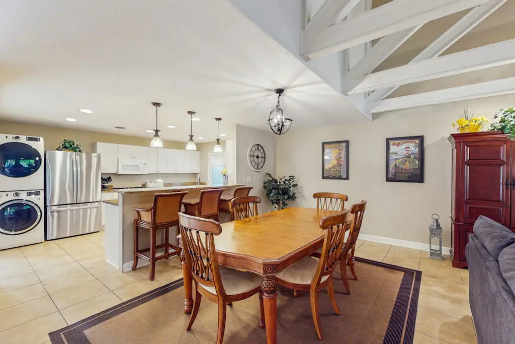 Family-friendly condo w/ a furnished deck & shared pools - near golf & shops
