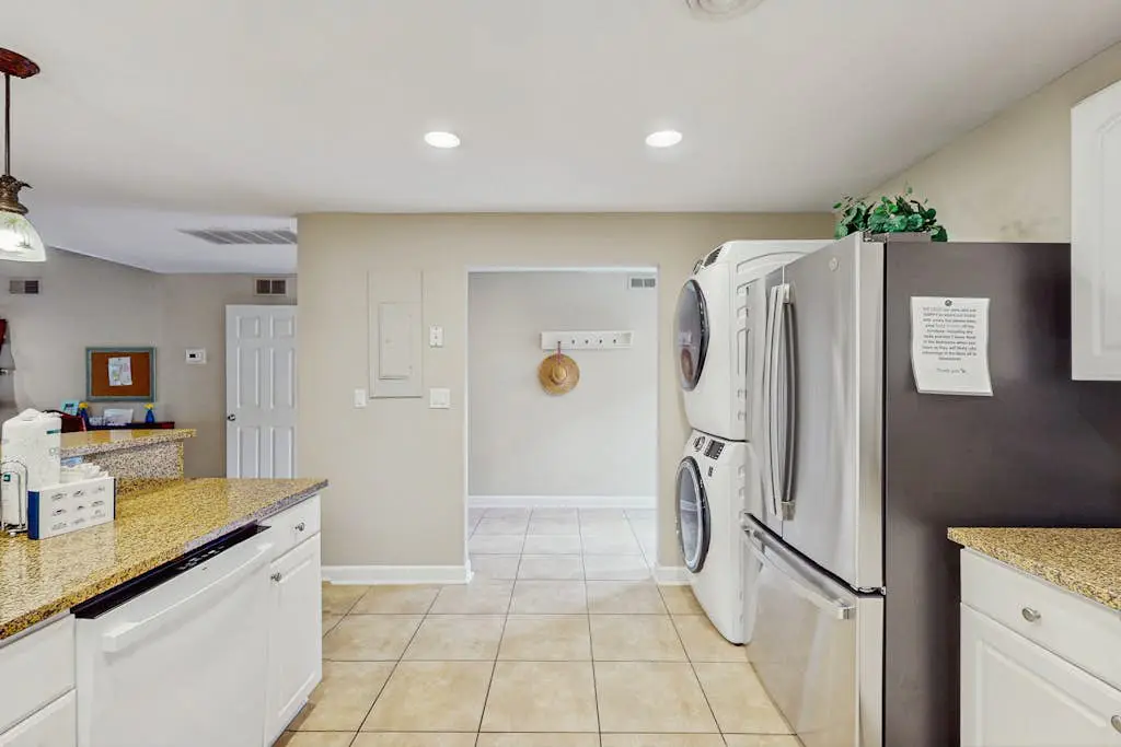 Family-friendly condo w/ a furnished deck & shared pools - near golf & shops