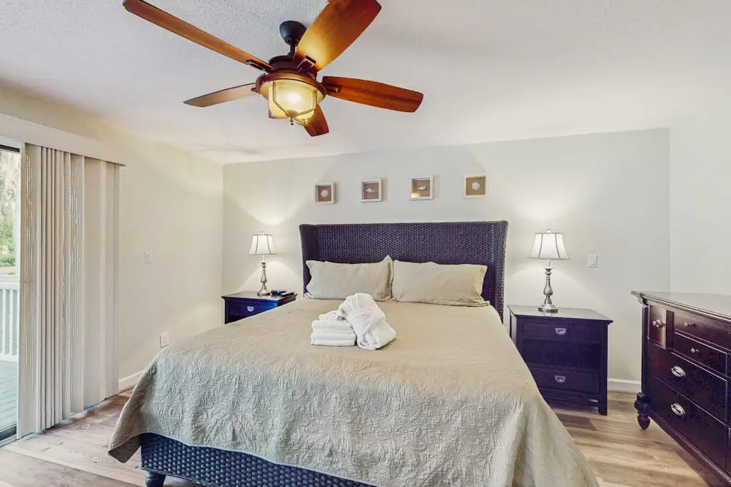Family-friendly condo w/ a furnished deck & shared pools - near golf & shops