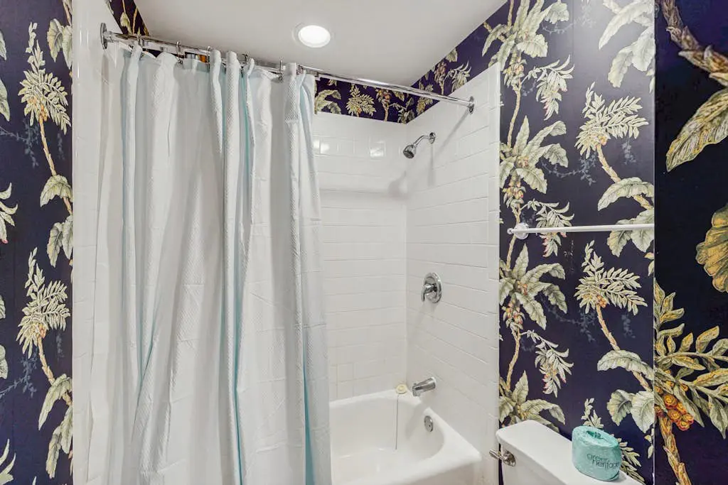 Family-friendly condo w/ a furnished deck & shared pools - near golf & shops