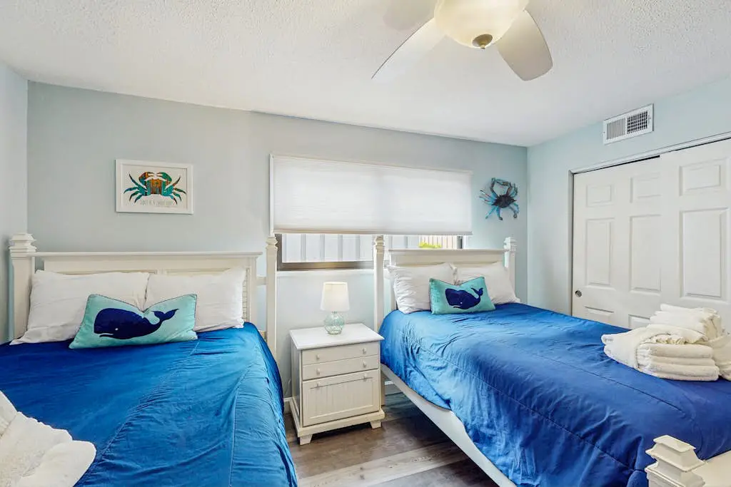 Family-friendly condo w/ a furnished deck & shared pools - near golf & shops