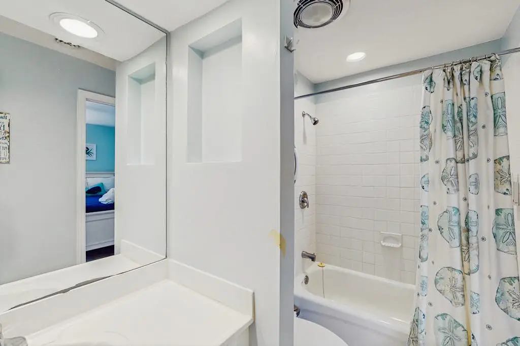 Family-friendly condo w/ a furnished deck & shared pools - near golf & shops