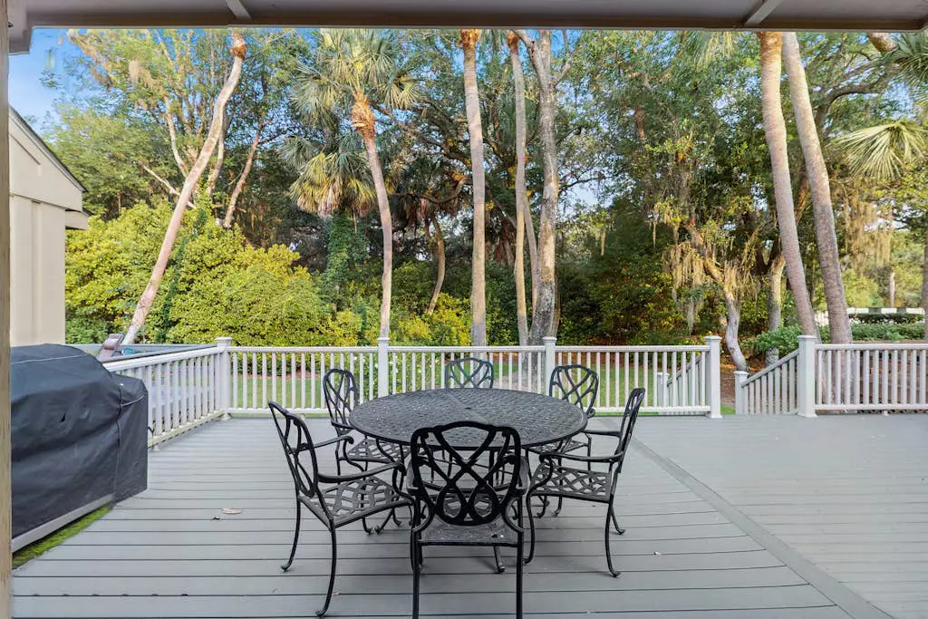 Family-friendly condo w/ a furnished deck & shared pools - near golf & shops