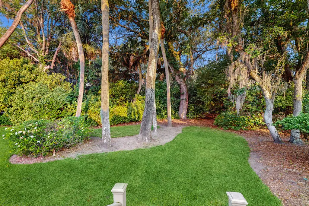 Family-friendly condo w/ a furnished deck & shared pools - near golf & shops