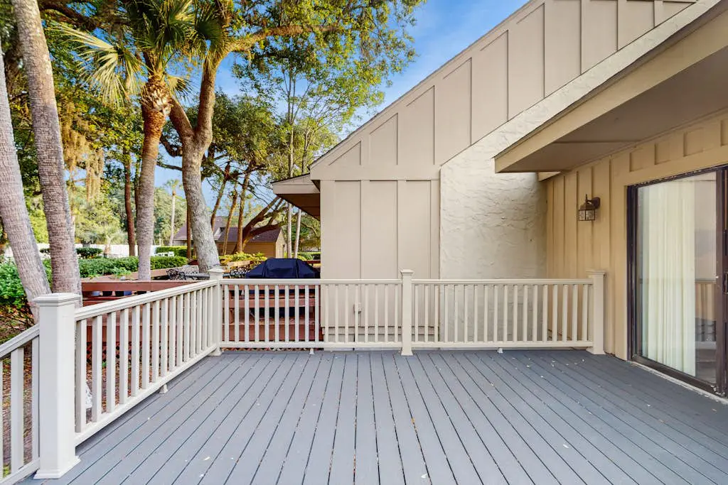 Family-friendly condo w/ a furnished deck & shared pools - near golf & shops