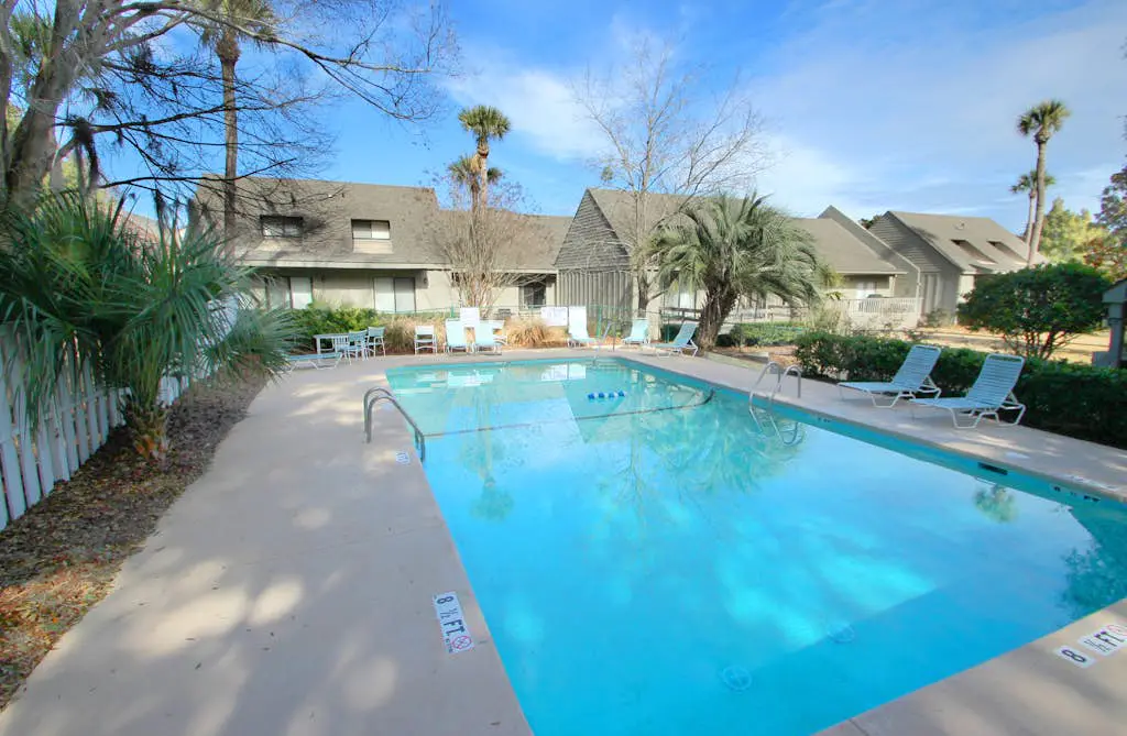 Family-friendly condo w/ a furnished deck & shared pools - near golf & shops