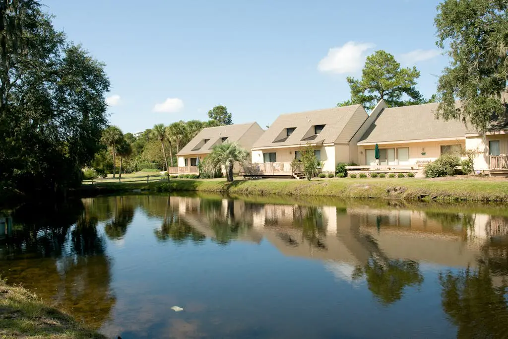Family-friendly condo w/ a furnished deck & shared pools - near golf & shops