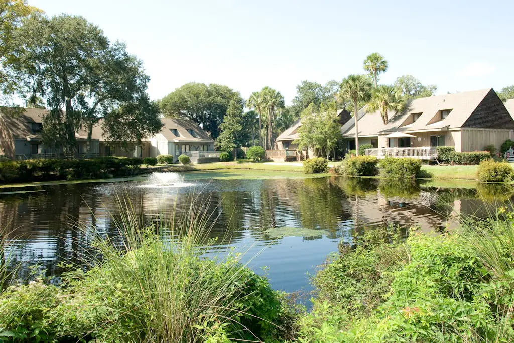 Family-friendly condo w/ a furnished deck & shared pools - near golf & shops
