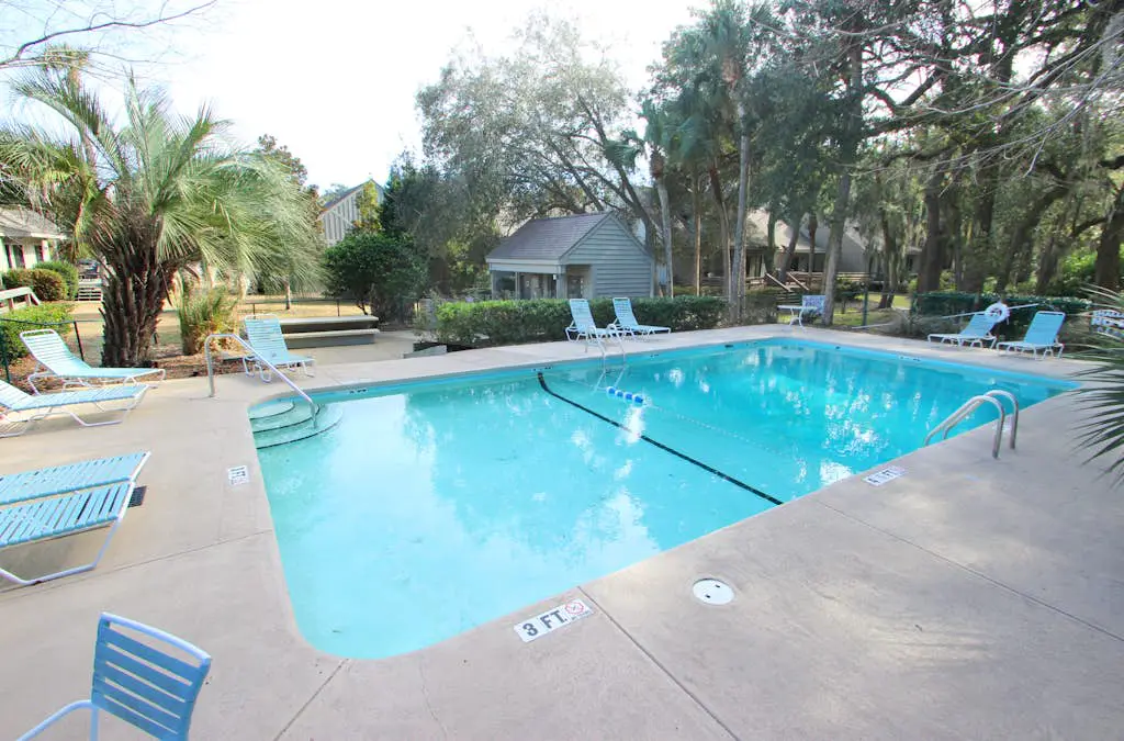 Family-friendly condo w/ a furnished deck & shared pools - near golf & shops