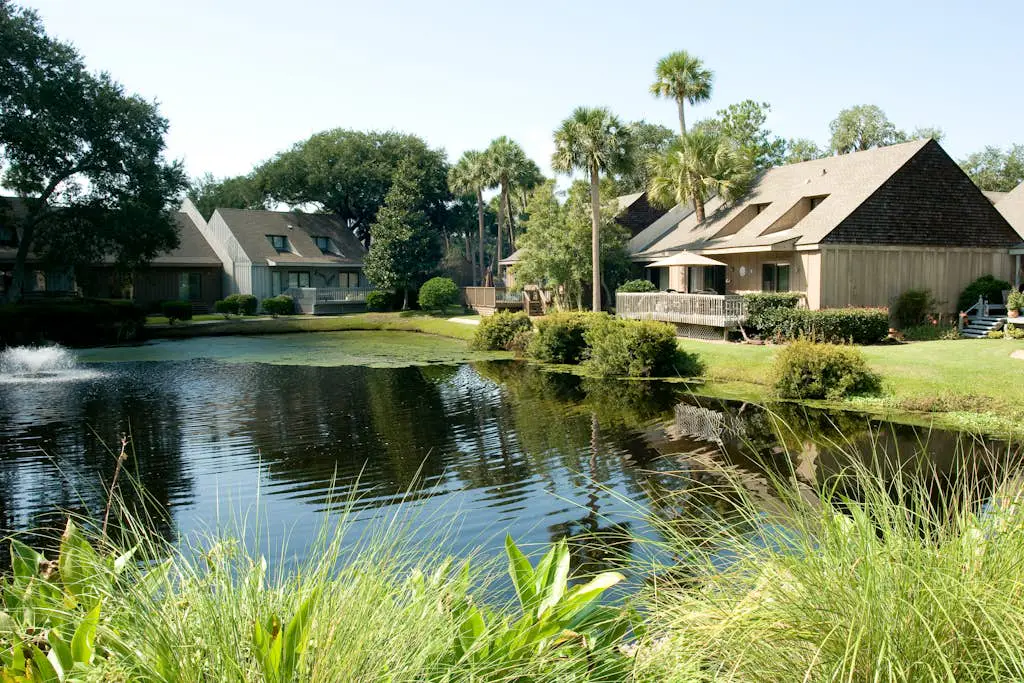 Family-friendly condo w/ a furnished deck & shared pools - near golf & shops