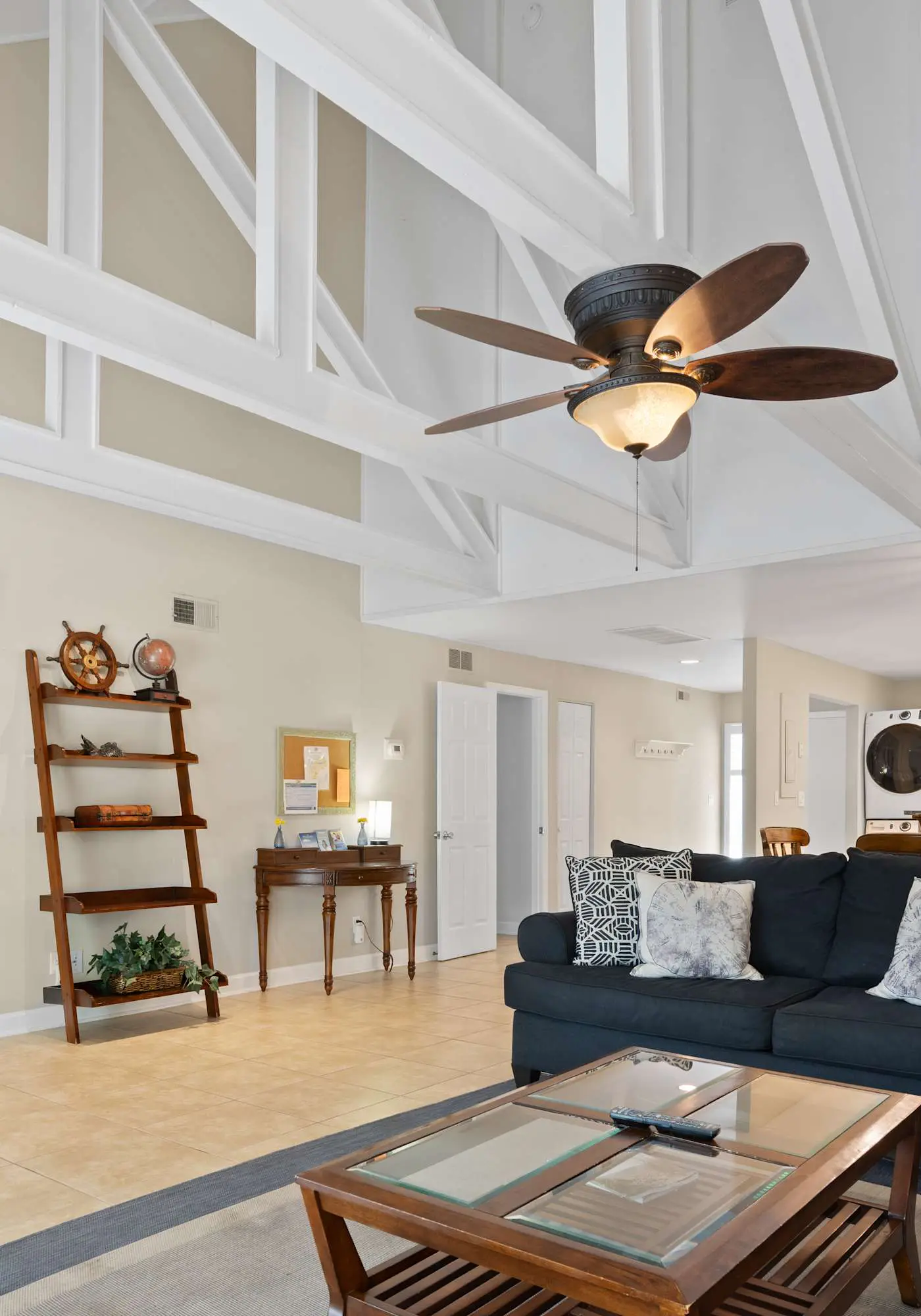 Family-friendly condo w/ a furnished deck & shared pools - near golf & shops