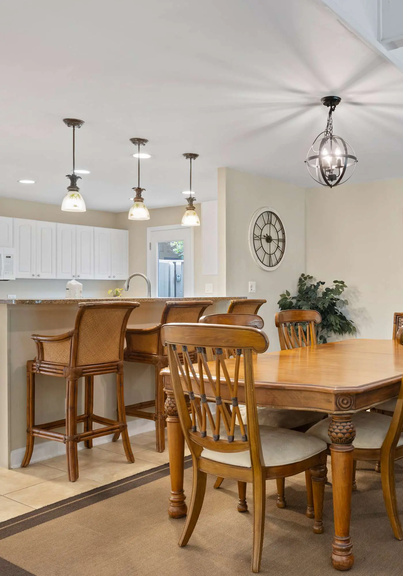Family-friendly condo w/ a furnished deck & shared pools - near golf & shops