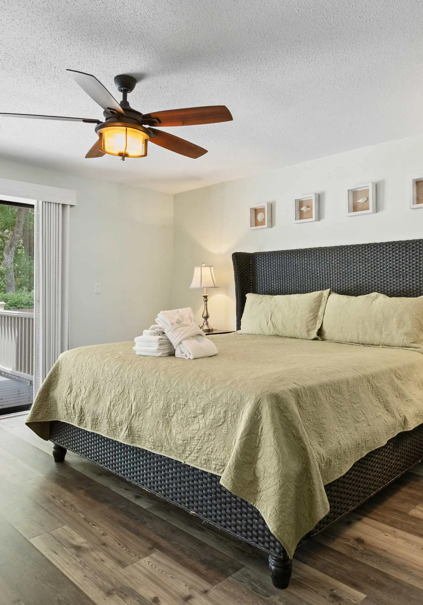Family-friendly condo w/ a furnished deck & shared pools - near golf & shops