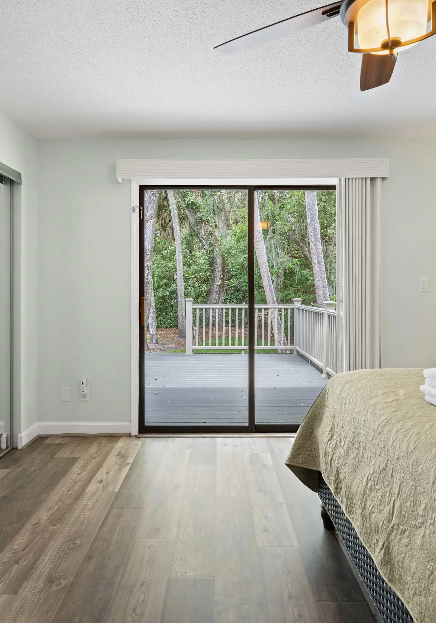 Family-friendly condo w/ a furnished deck & shared pools - near golf & shops