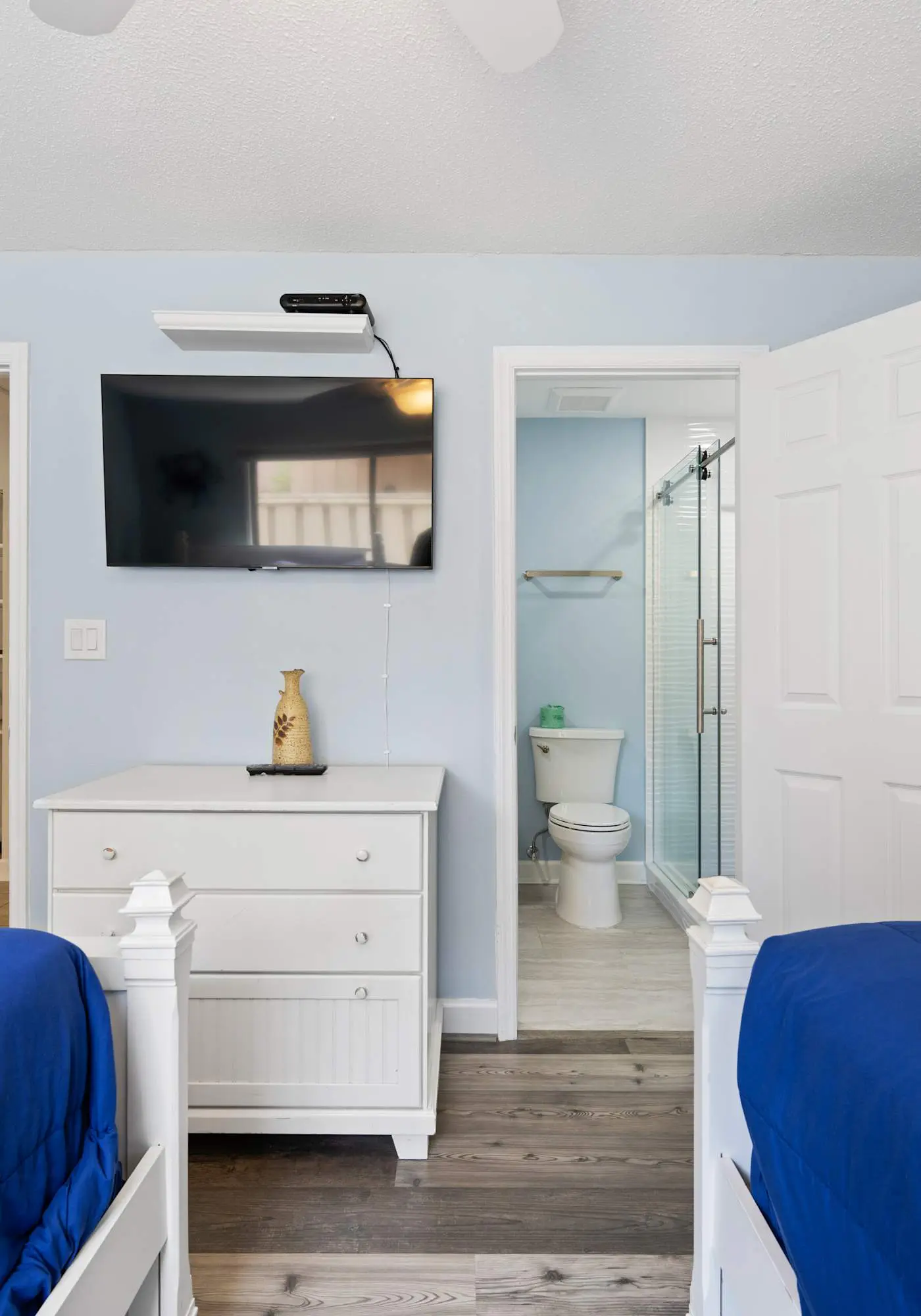 Family-friendly condo w/ a furnished deck & shared pools - near golf & shops