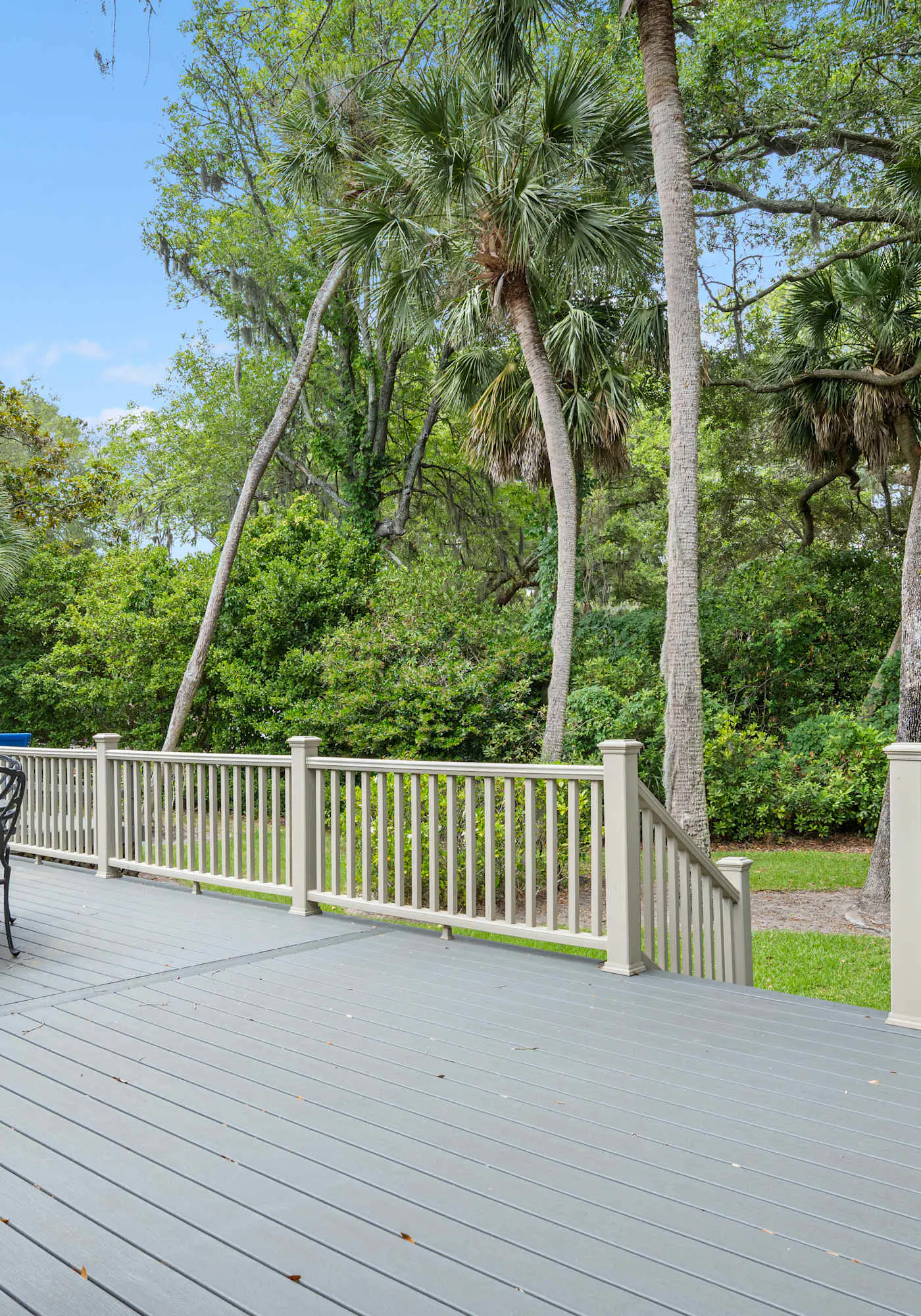 Family-friendly condo w/ a furnished deck & shared pools - near golf & shops