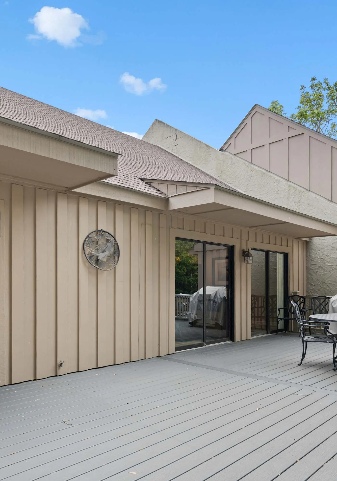 Family-friendly condo w/ a furnished deck & shared pools - near golf & shops