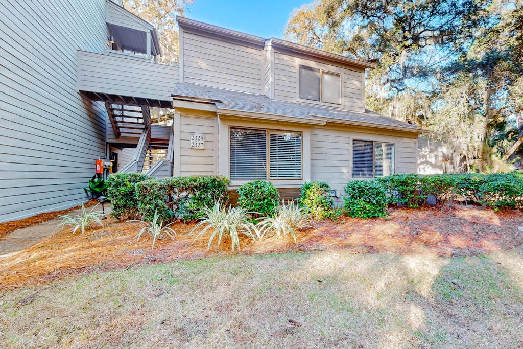 Dog-friendly villa w/ lagoon views & an updated interior - near beach & pools