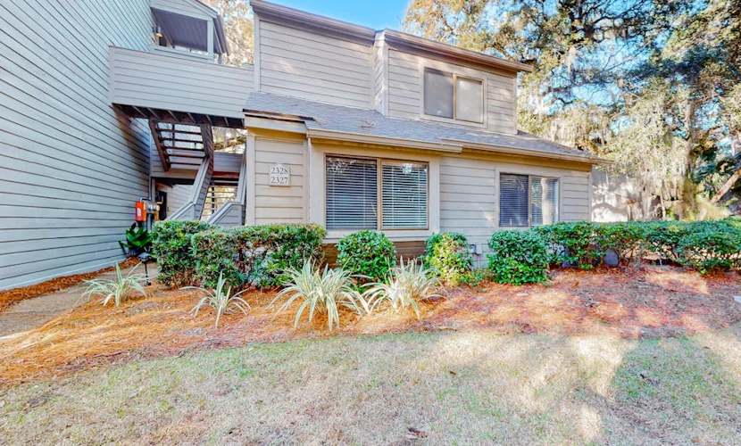 Dog-friendly villa w/ lagoon views & an updated interior - near beach & pools