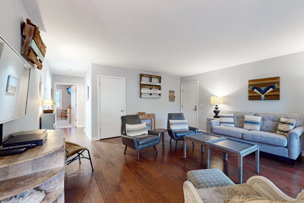 Dog-friendly villa w/ lagoon views & an updated interior - near beach & pools