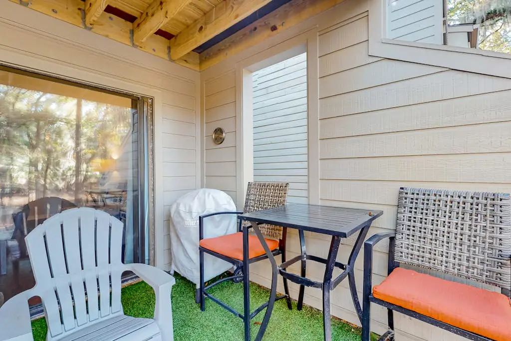 Dog-friendly villa w/ lagoon views & an updated interior - near beach & pools