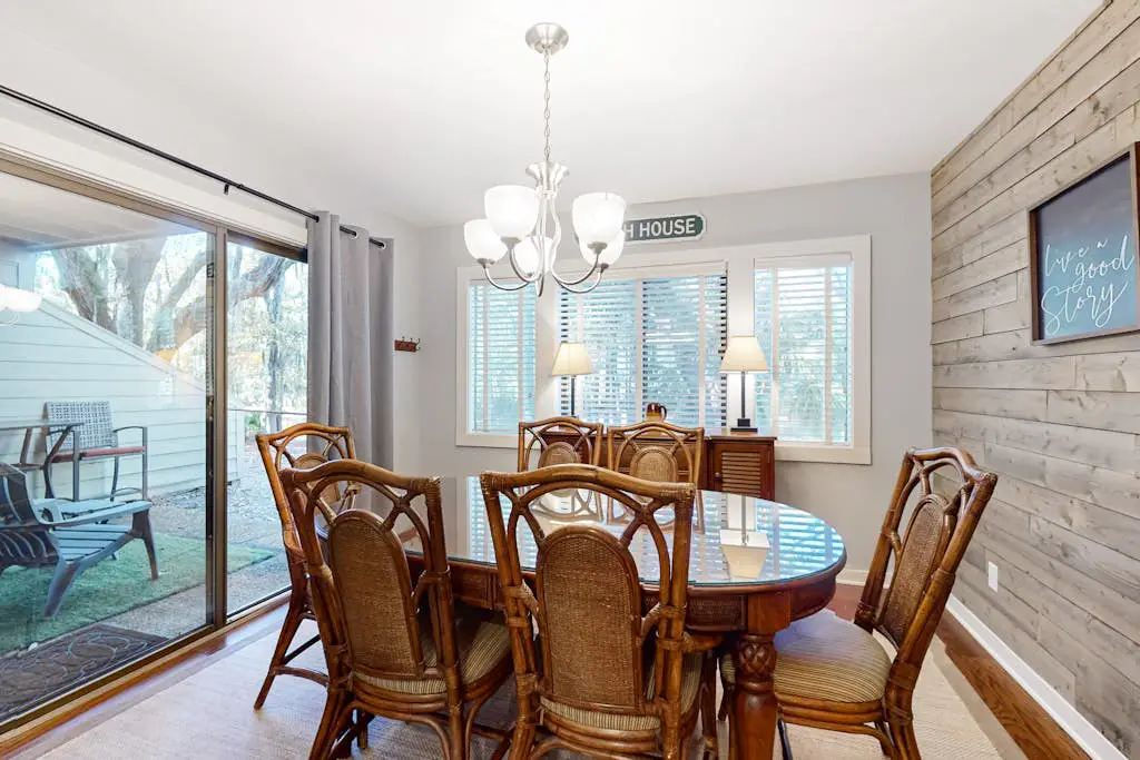 Dog-friendly villa w/ lagoon views & an updated interior - near beach & pools