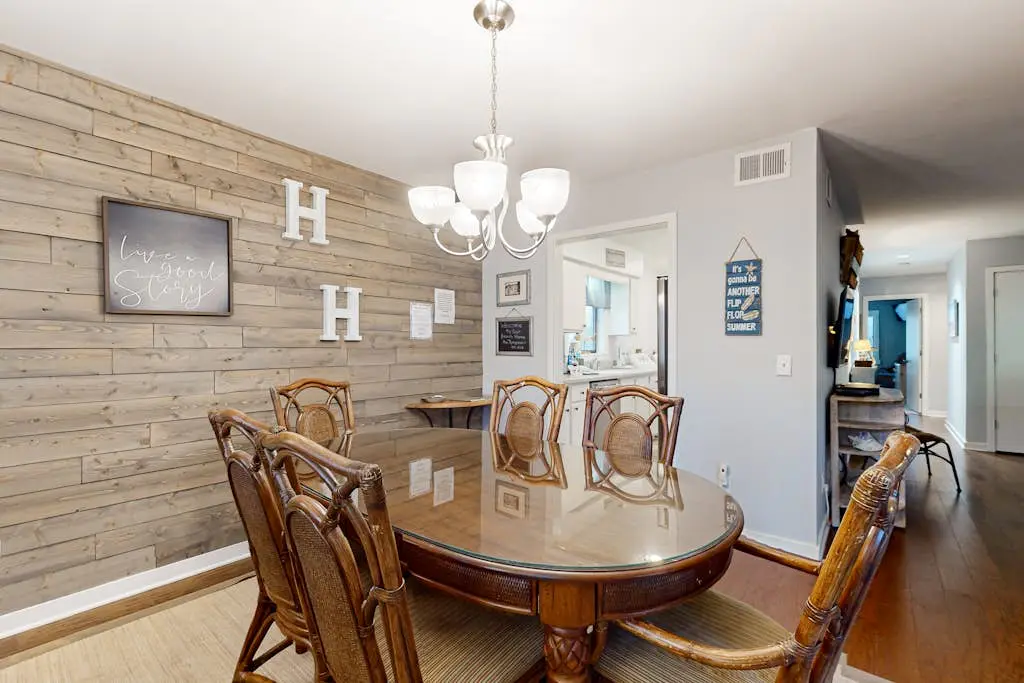 Dog-friendly villa w/ lagoon views & an updated interior - near beach & pools
