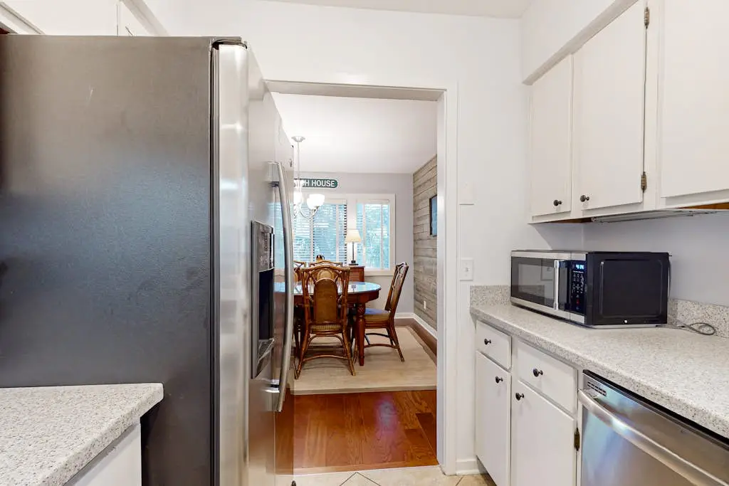 Dog-friendly villa w/ lagoon views & an updated interior - near beach & pools