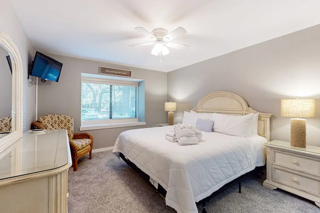 Dog-friendly villa w/ lagoon views & an updated interior - near beach & pools