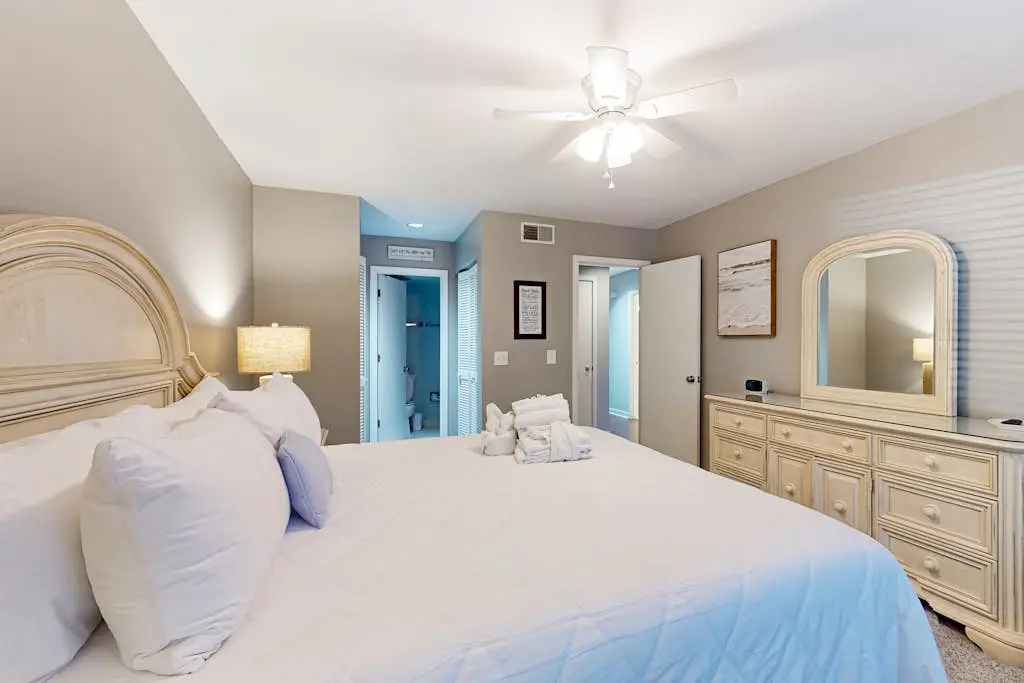 Dog-friendly villa w/ lagoon views & an updated interior - near beach & pools