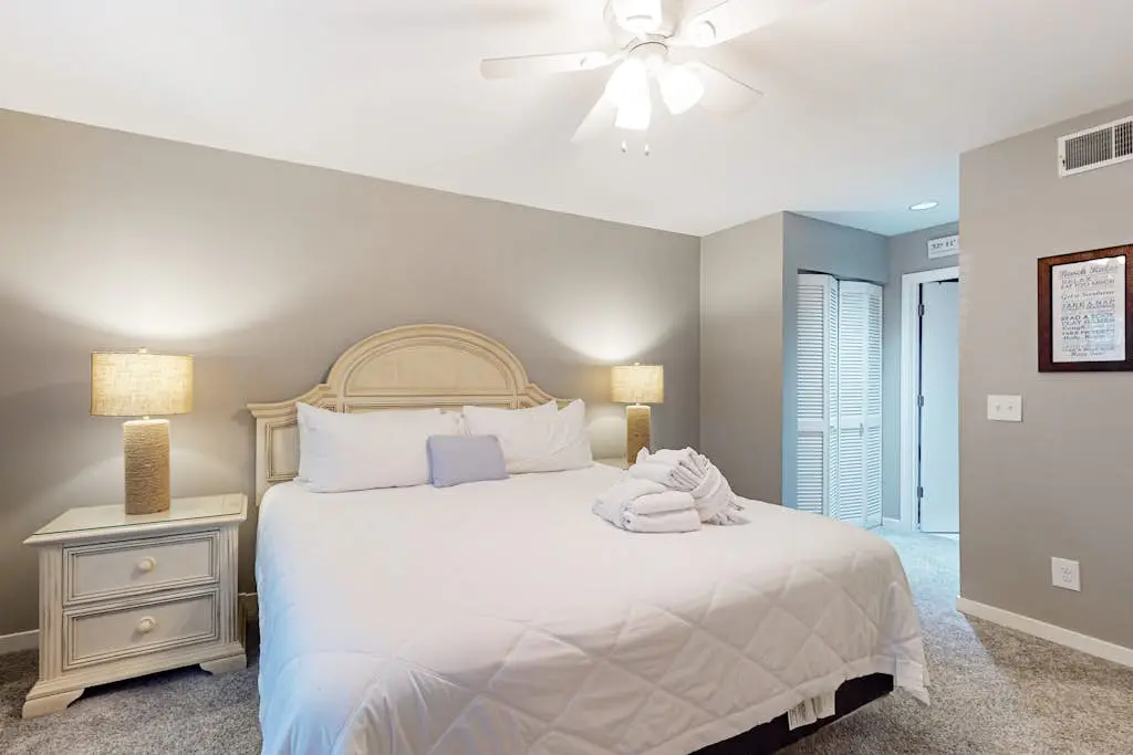 Dog-friendly villa w/ lagoon views & an updated interior - near beach & pools
