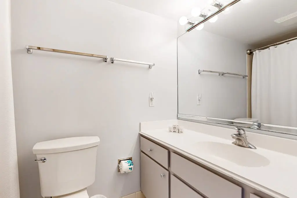 Dog-friendly villa w/ lagoon views & an updated interior - near beach & pools
