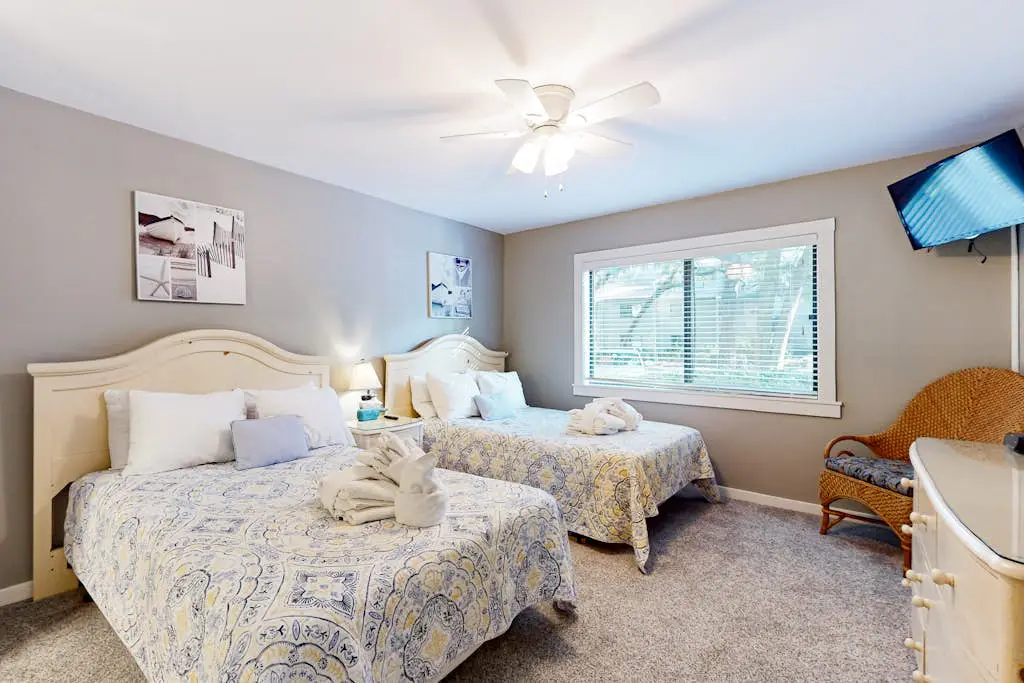 Dog-friendly villa w/ lagoon views & an updated interior - near beach & pools