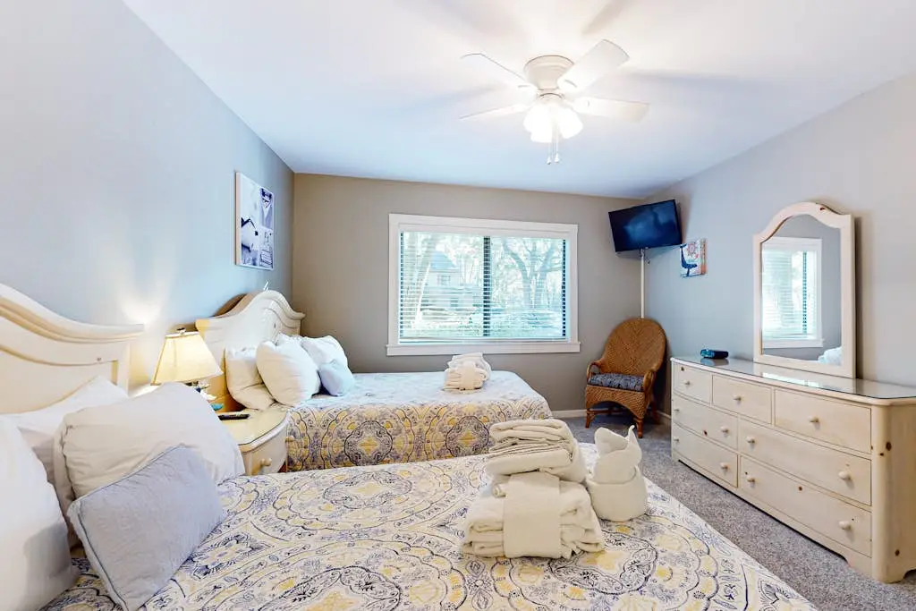 Dog-friendly villa w/ lagoon views & an updated interior - near beach & pools