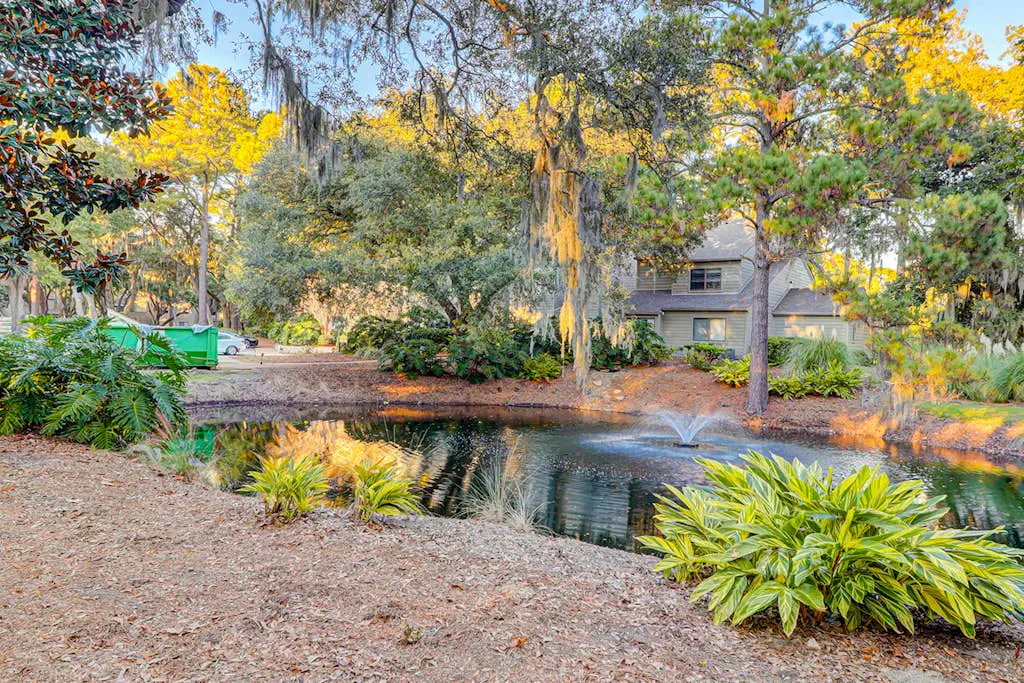 Dog-friendly villa w/ lagoon views & an updated interior - near beach & pools