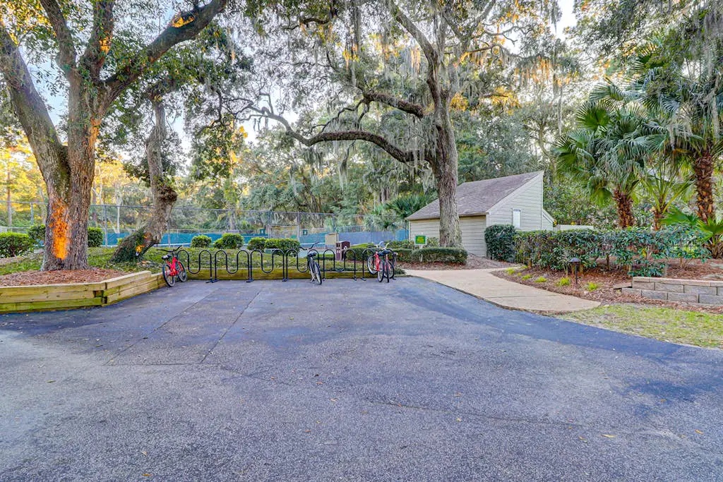 Dog-friendly villa w/ lagoon views & an updated interior - near beach & pools