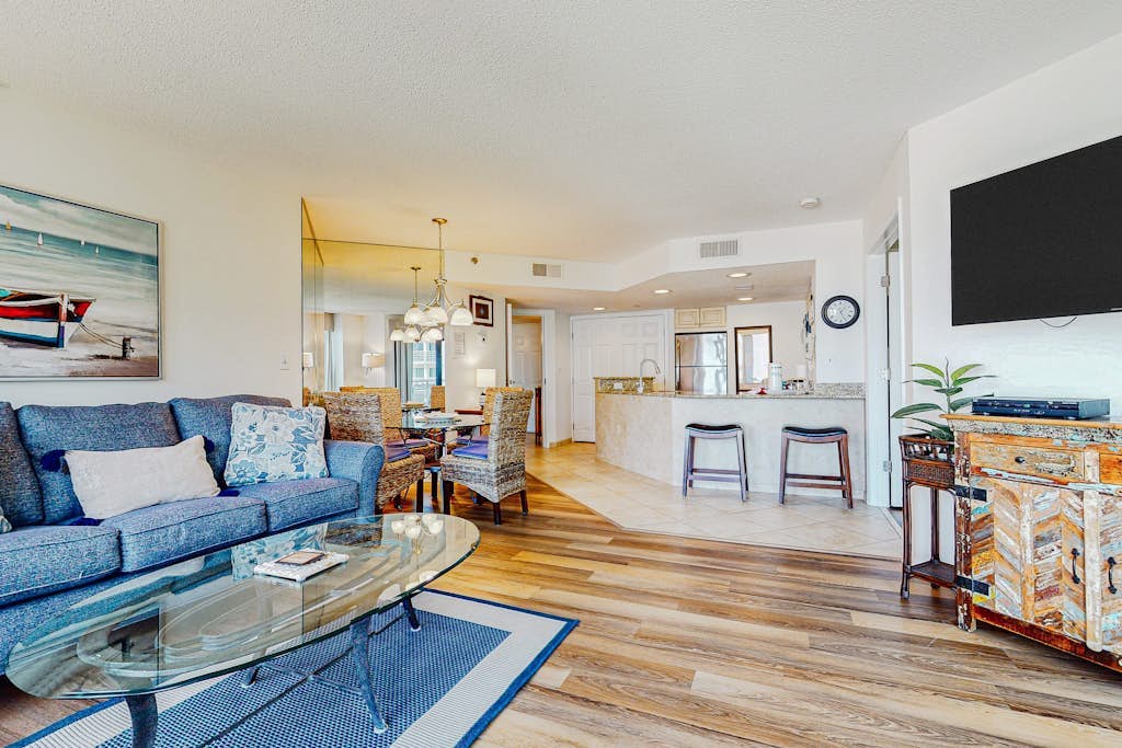 Sunny condo w/ ocean view balcony & beach access