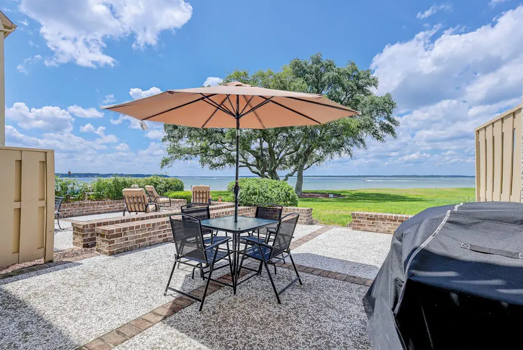 Harbour Town hideaway with scenic balcony, water views just steps from the lighthouse