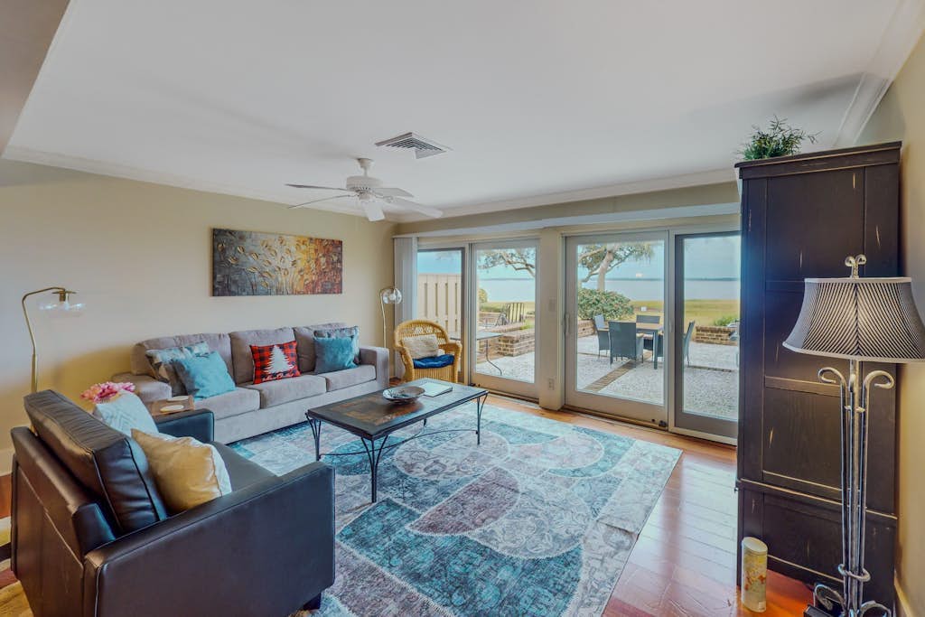 Schooner Court 705