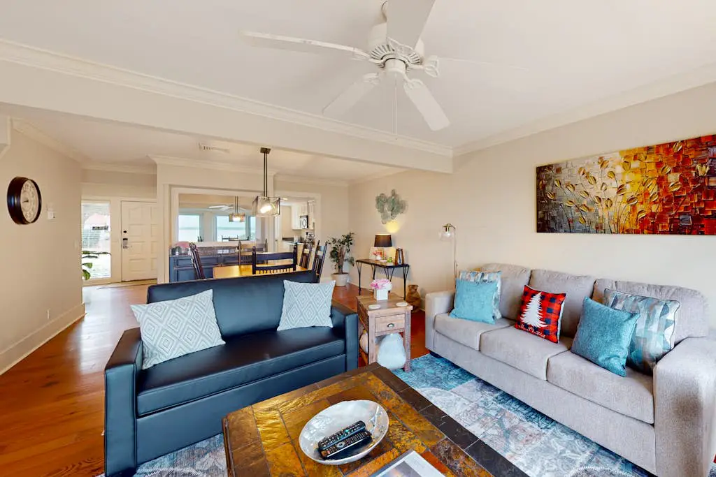 Harbour Town hideaway with scenic balcony, water views just steps from the lighthouse