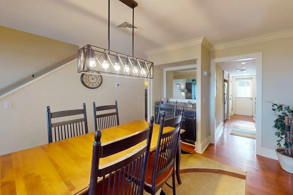 Harbour Town hideaway with scenic balcony, water views just steps from the lighthouse