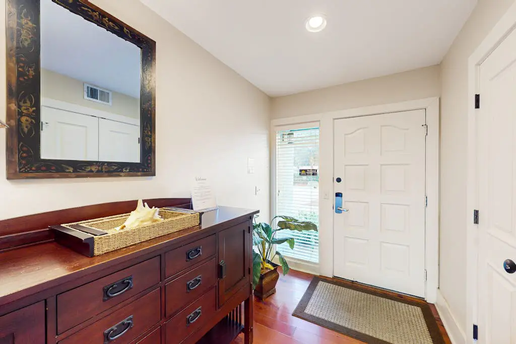 Harbour Town hideaway with scenic balcony, water views just steps from the lighthouse