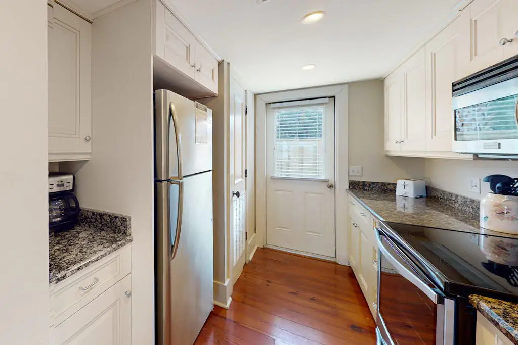 Harbour Town hideaway with scenic balcony, water views just steps from the lighthouse